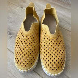 Ilse Jacobsen Tulip yellow slip on shoes 8 mustard yellow